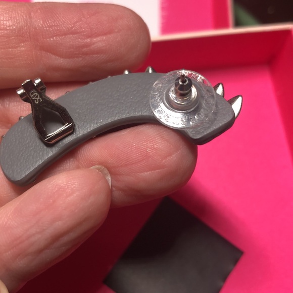 Pegasus ear climber in silver. - Picture 3 of 3